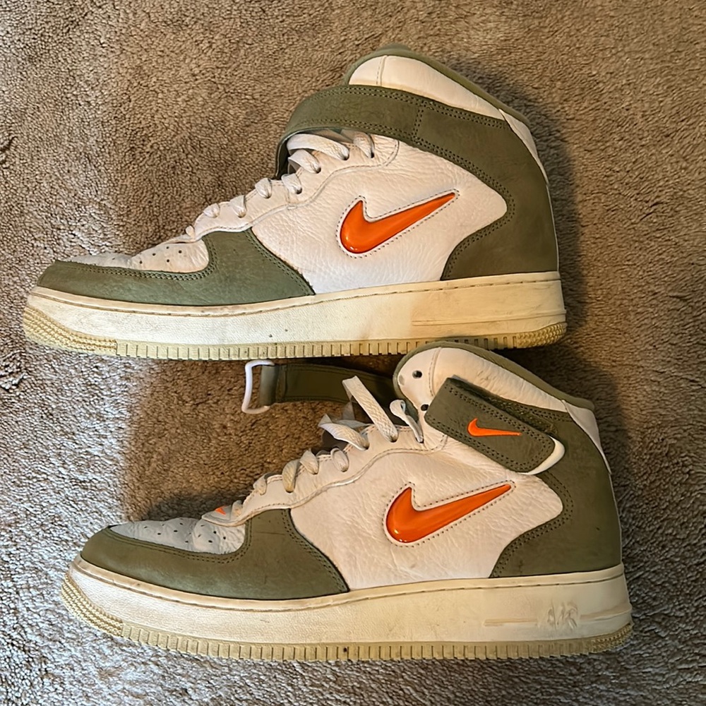Nike AirForce 1 Mid